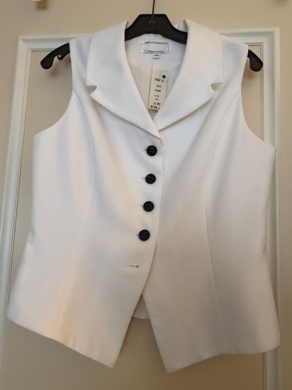 Women's White Sleeveless Button Front Vest Jacket